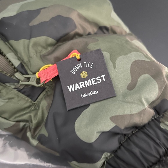 Baby Gap Camo Puffer Snowsuit. 0-6 months - Picture 5 of 5